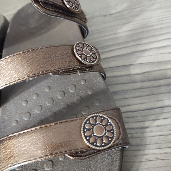 Vionic Cathy Bronze 3 Strap Leather Arch Support Comfort Boho Sandal 38W/US 7W - Picture 9 of 9